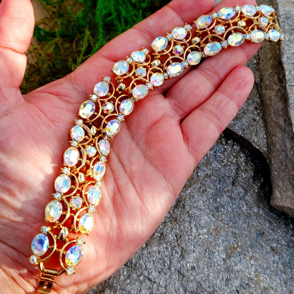 Vintage Crown Trifari Aurora Borealis Faceted Rhinestone Gold Rhodium Bracelet - Picture 1 of 16